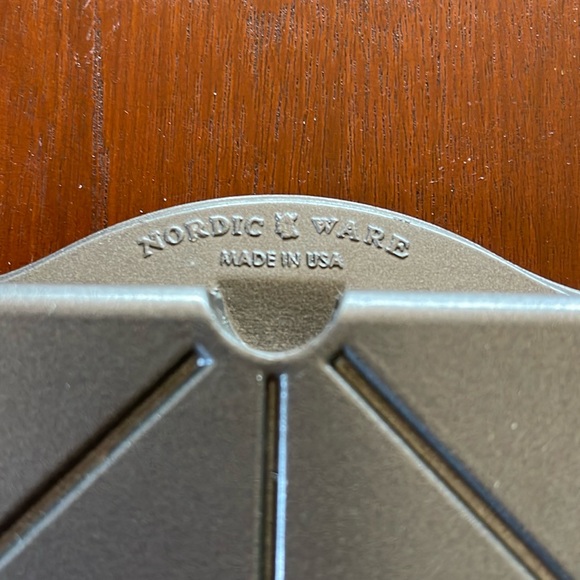 Nordic Ware Mini Scone Pan - Picture 3 of 4